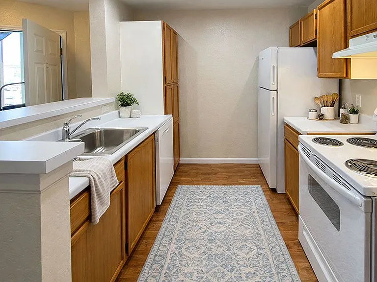 BRITTANY POINT APARTMENTS — Photo 3