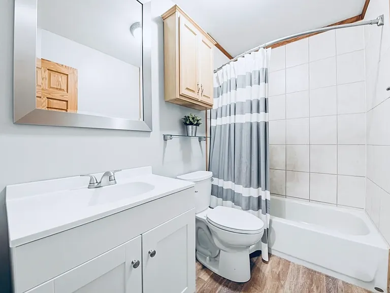 947 Canterbury Dr #60014 — Photo 6