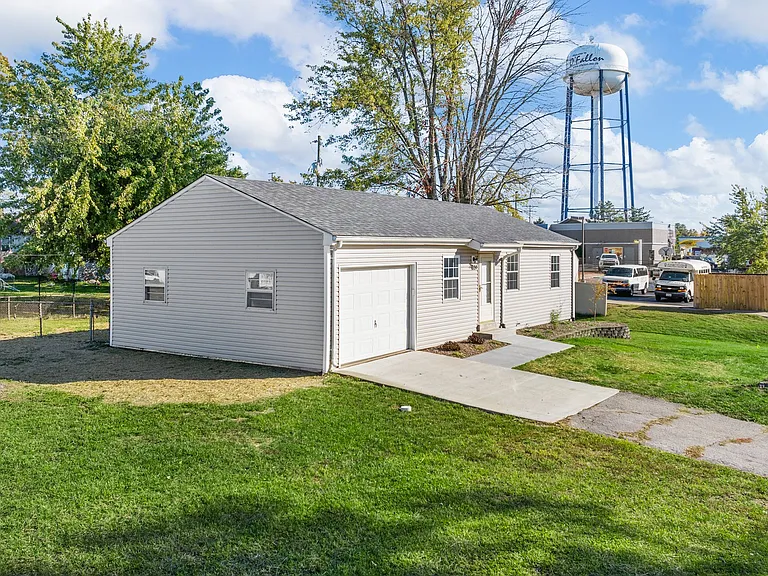 1024 Cypress Dr — Photo 3