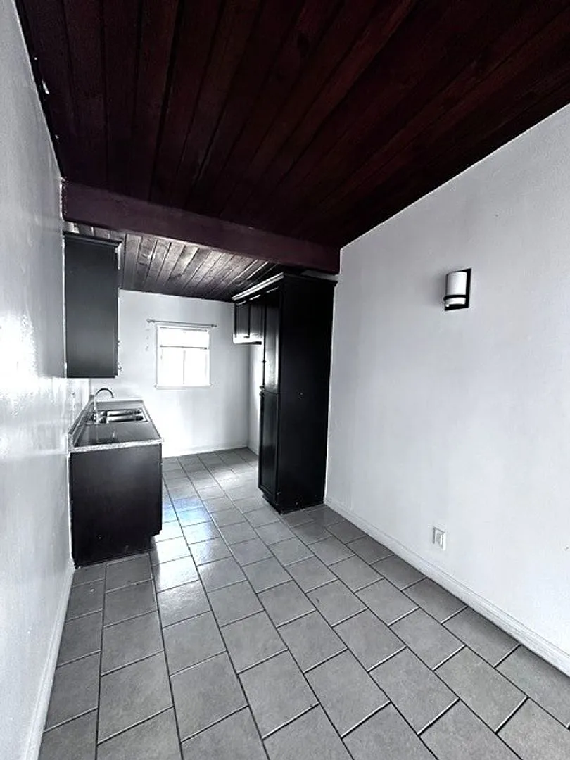 10208 Felton Ave. — Photo 4