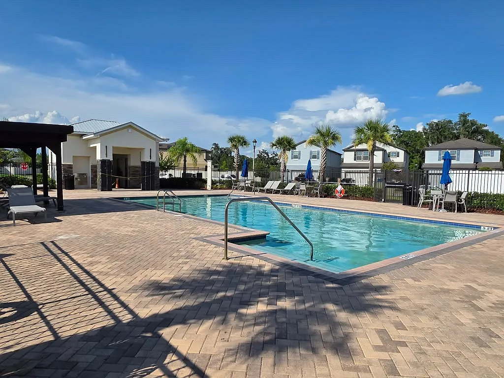 4 bed, 3.5 bath, 2810 sqft, $3,200 — Photo 3