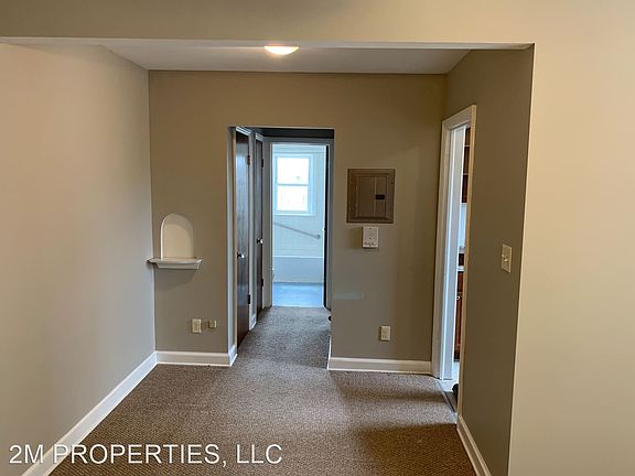 4th image of 1552 E Capitol Dr #3