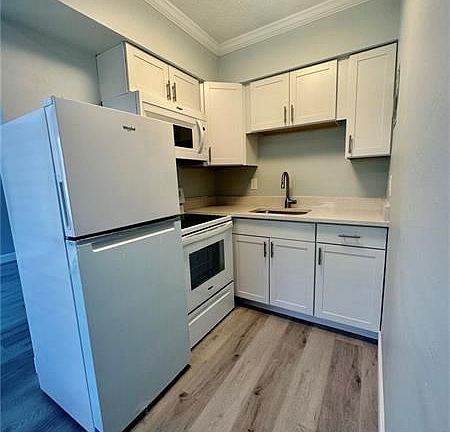 5th image of 4616 Poinciana St APT 3