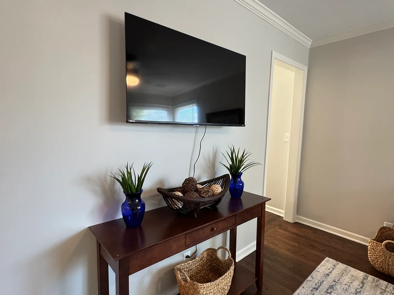 2 bed, 858 sqft, $2,400 — Photo 2