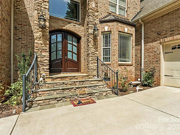 2nd image of 106 Liva Ln