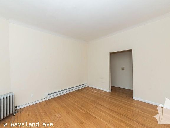 3rd image of 915 W Waveland Ave #1612