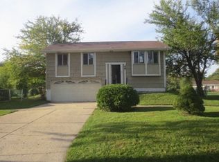 6 Baker Cir, Romeoville, IL 60446