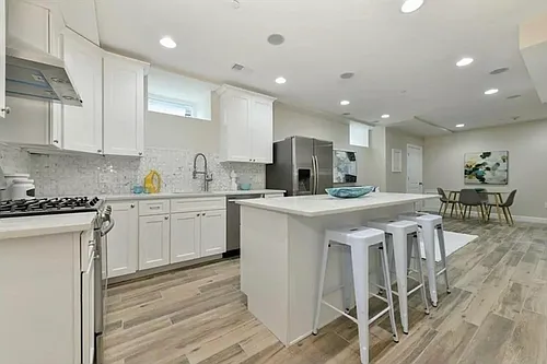 810 E 3rd St #1 Photo 1