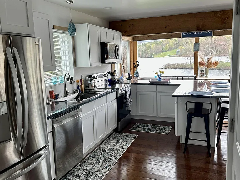210 Shore Rd — Photo 5