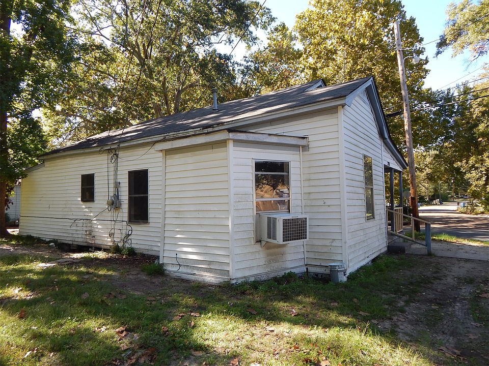 2nd image of 229 Pearl St