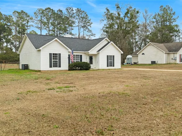 1076 County Road 193, Valley, AL 36854