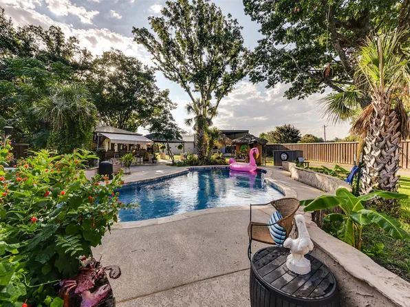 108 Vintage Dr, Waxahachie, TX 75165