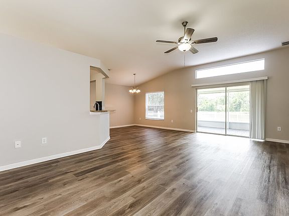 4th image of 1106 Summer Breeze Dr