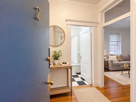2nd image of 14 Orkney Rd APT 4