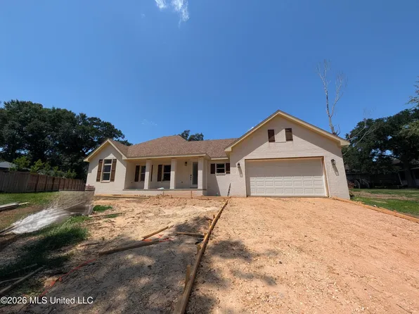 6632 Alii Pl, Diamondhead, MS 39525