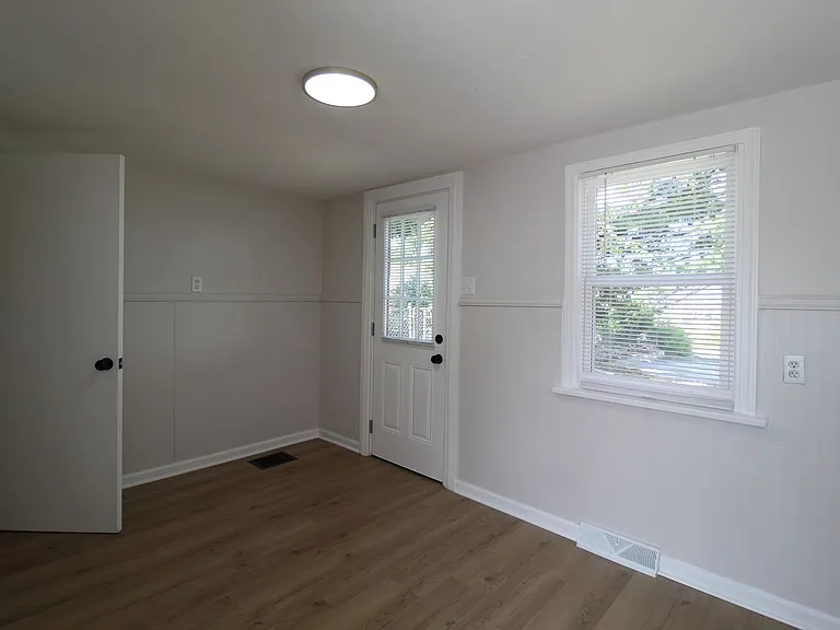 415 N Thompson St — Photo 13