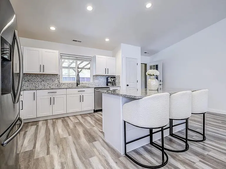214 S Belfair Pl — Photo 10