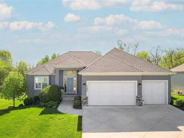 11427 S Redbud Ln, Olathe, KS 66061