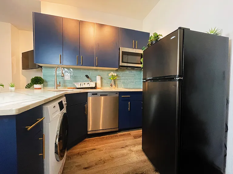 1725 Bainbridge St #2F — Photo 3