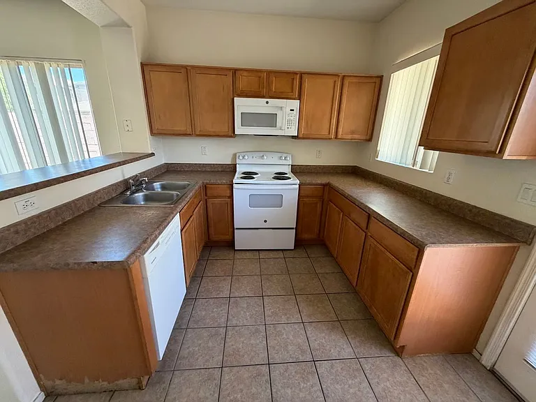 9401 W Berkeley Rd — Photo 5