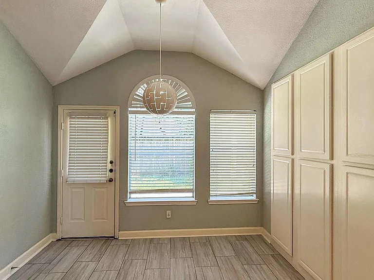 7319 Mountain Valley Dr — Photo 8