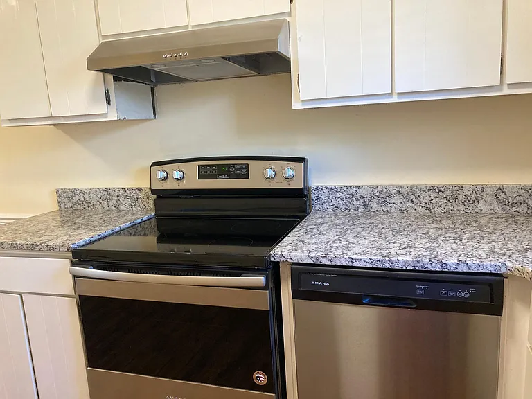 1034 Riverbend Club Dr SE — Photo 11