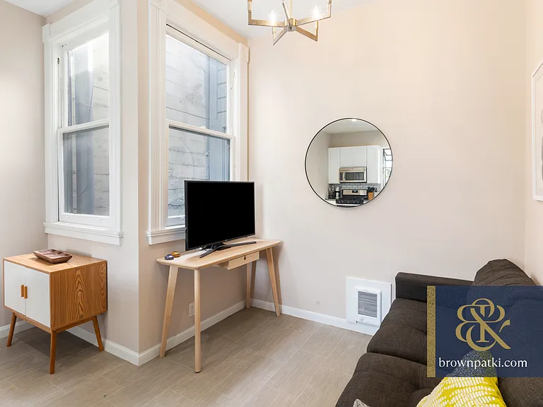 22 Ringold St — Photo 3