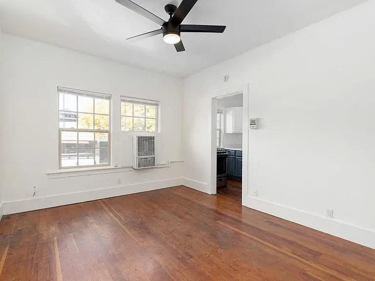 Midtown Apartments — Photo 30