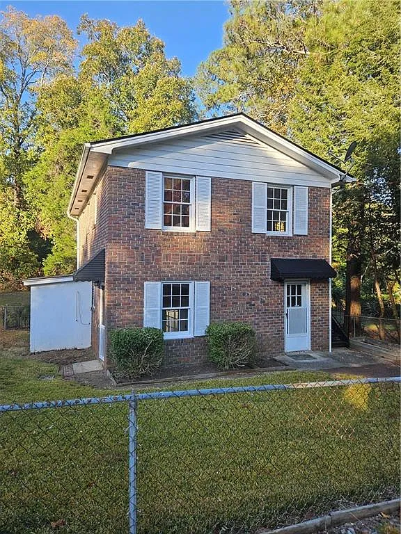 660 Kirkus Dr SE — Photo 1