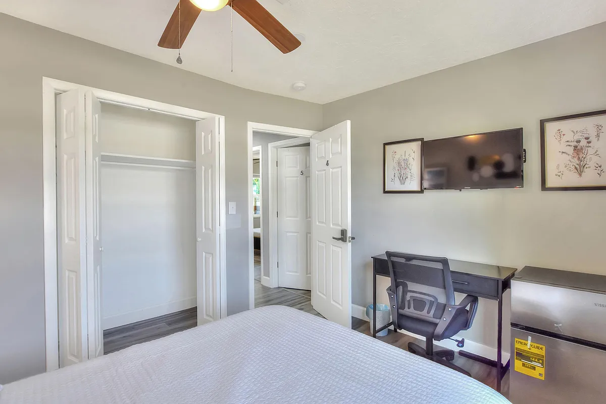 Room 6 - Ravenna St S