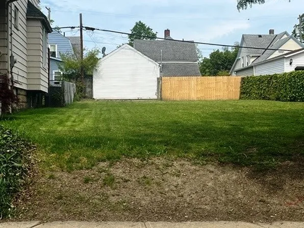 1486 Hopkins Ave, Lakewood, OH 44107