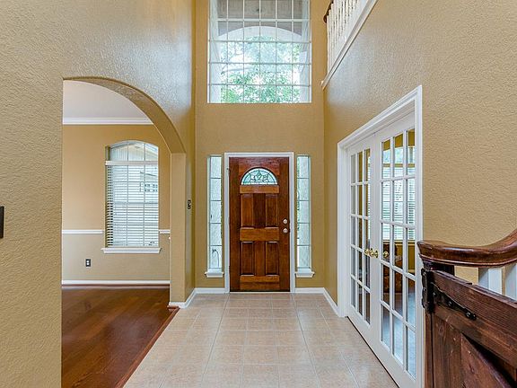 2nd image of 3206 Oak Cliff Ln