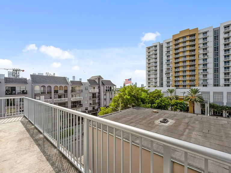 900 SW 7th St #505 — Photo 28