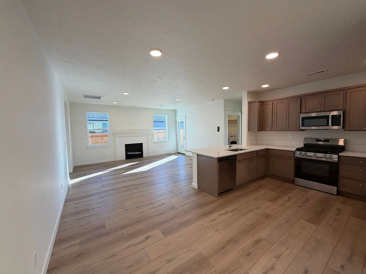 Brand New 3 Bedroom / 2.5 Bathroom Home in Parkside Community — Photo 3