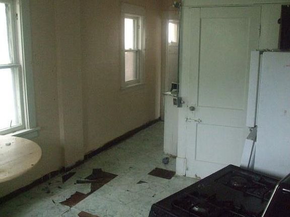 5th image of 1352 Kensington Ave