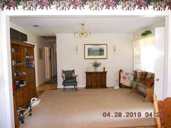 4th image of 405 Evelyn Dr