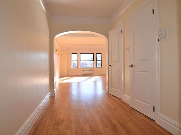 4th image of 95 Christopher St APT 8M