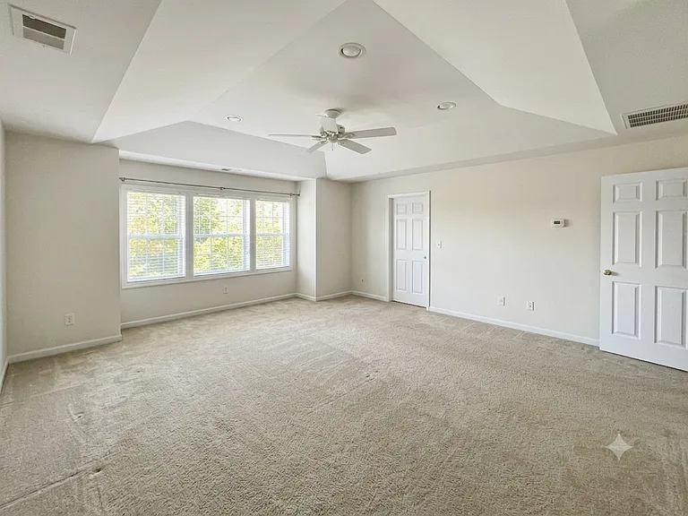 61 N River Dr — Photo 9