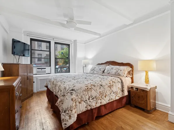 333 East 53rd Street image 6 of 12