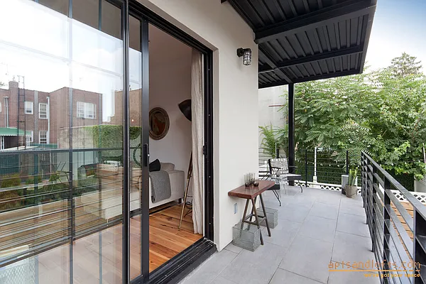 Sold by aptsandlofts.com | media 17