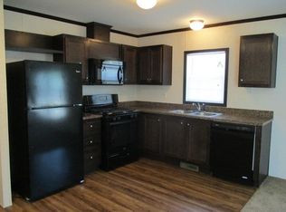 17152 Canmore St, Macomb, MI 48044