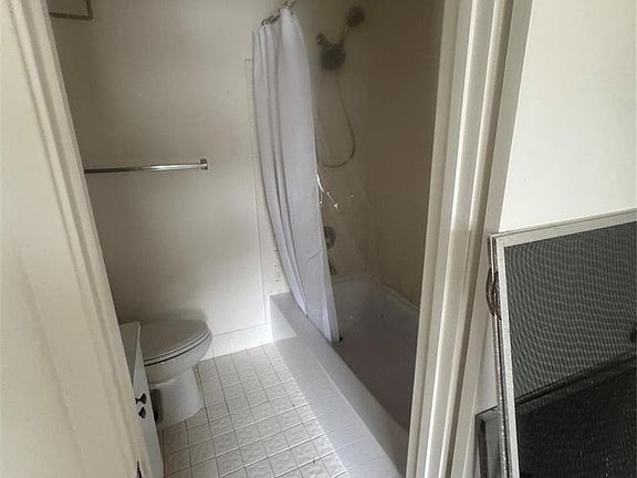 5th image of 2845 NE 15th St