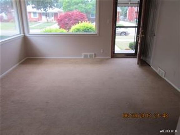 3rd image of 28330 Fountain St