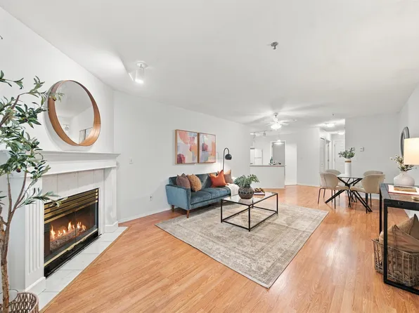 5955 177b St #207, Surrey, BC V3S 4J7