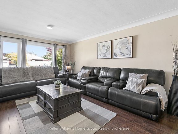 3rd image of 61 Fairlawn Rd