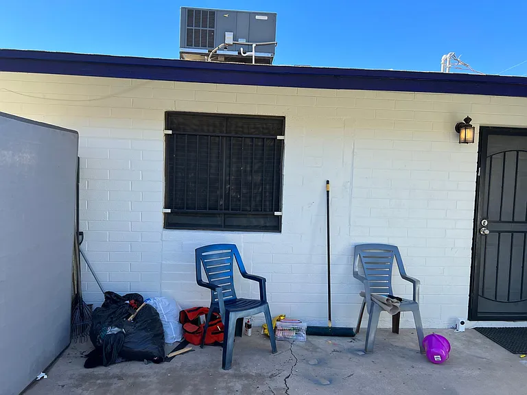 1118 E 2nd St #B — Photo 12