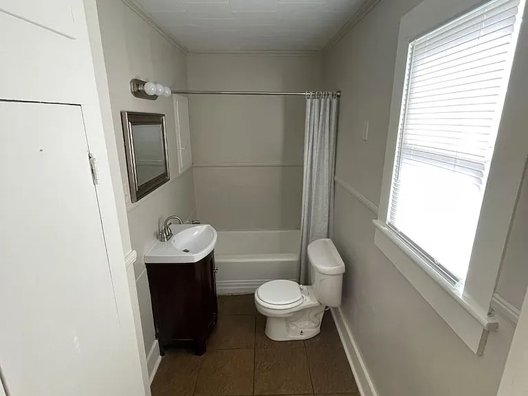 609 Jefferson Blvd — Photo 6