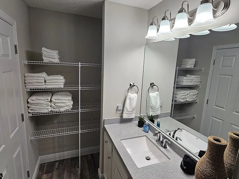 2224 Morris Ave — Photo 28