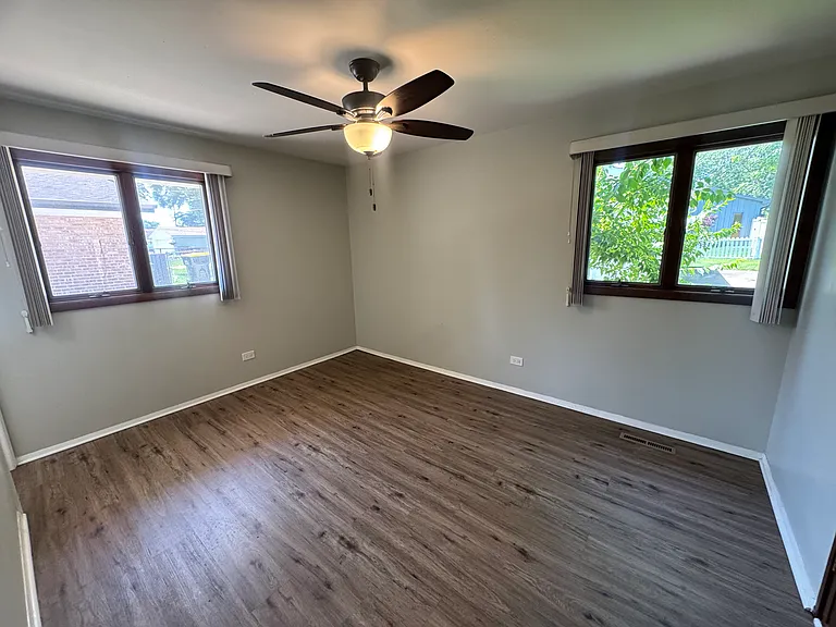 820 Park Ave — Photo 9