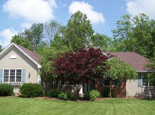 9291 Forest Point Cir, Macedonia, OH 44056